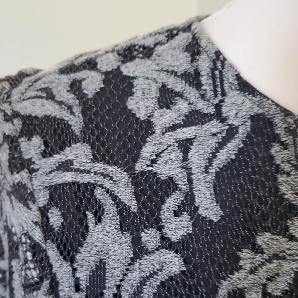 Ann Taylor Elegant Black and Gray Floral Women's Top - Picture 6 of 15